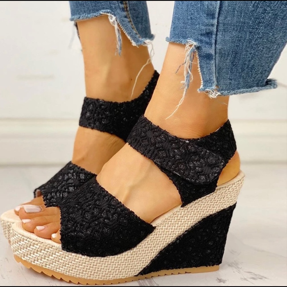 Beautiful wedgewood wedges.. size 8.5 with Dark blue and cream suede…